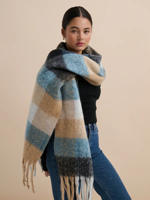 Lindy Checkered Fluffy Scarf